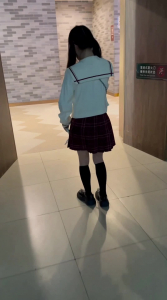 出探花設備 發騷藥 大一jk女孩帶我回家 正高潮淫叫的時候家人回來了