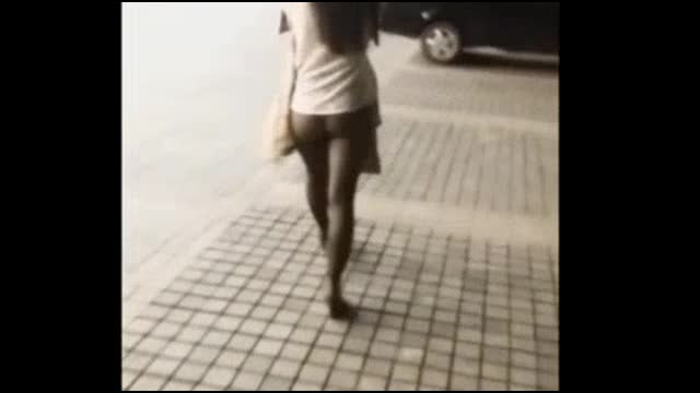 骚妞光屁股遛弯2 