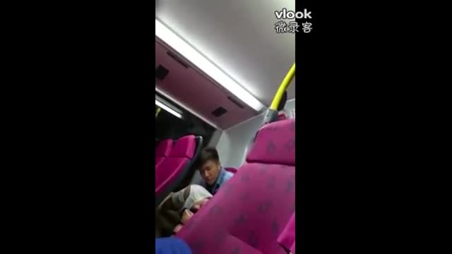公車上飲食 