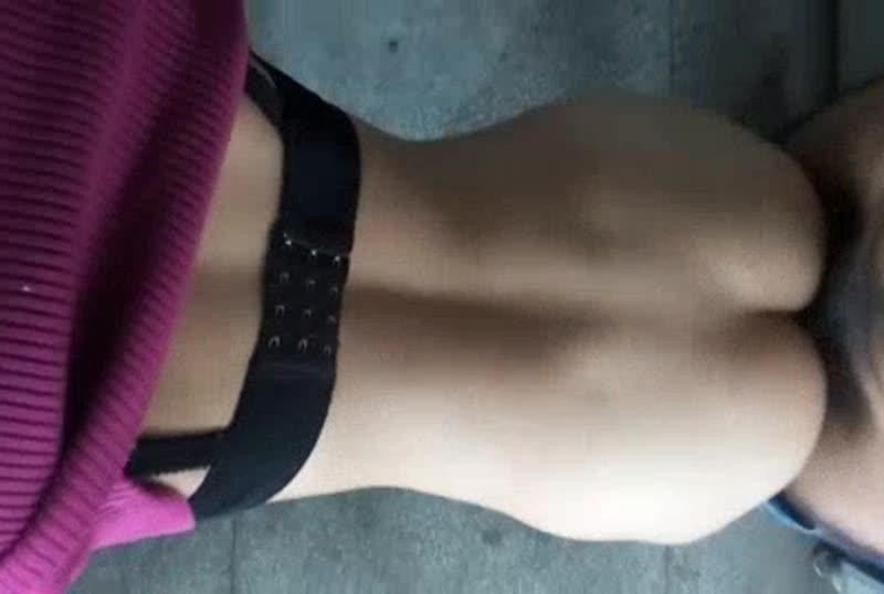 自拍在亞洲廢棄化驗室野戰小隻馬細腰美尻好性感