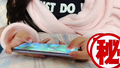 [原創]巨乳少女在床上開語音玩王者結果被強上，全程對話