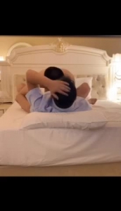 同性 小哥剛剛操射，領導就把他推到開始撸