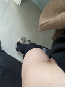 夫妻日常做愛在廚房連褲襪脫一半開操