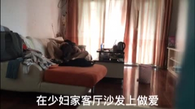 少婦家沙發及暴露别人家老婆刺激
