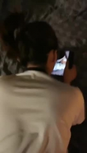 看着姐姐被幹的視頻被後入