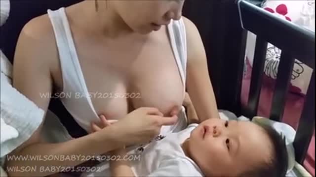 [高清]年輕人妻母乳喂奶自拍-第311天 (2) 