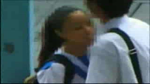 香港同學公園裏玩到樓梯間 