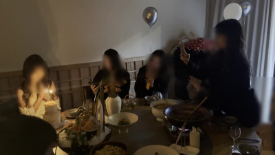 生日現場偷情實錄！！把壽星接去房間裏操。男友在樓下唱歌！