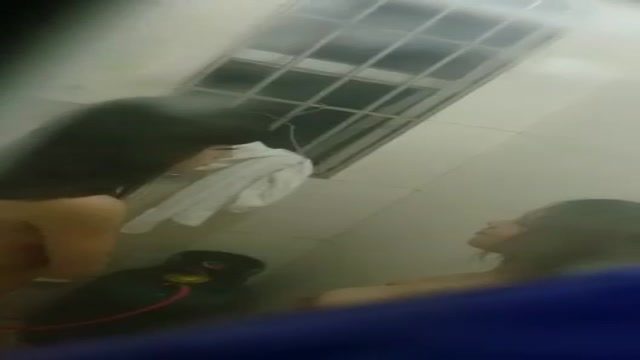 兩個少女一起洗澡 互相摸奶