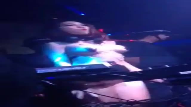 DJ甩奶（有胸貼