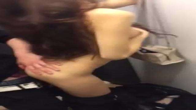 等不及試衣間來一發 