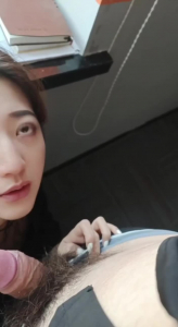 搞定了一個女同事在辦公室裏就可以口