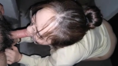 女生宿舍樓道内射眼鏡學姐！精液流了一地！