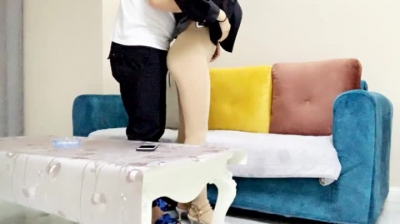 同事家來不及脫衣服搞一下