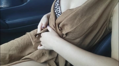 開車接白嫩少婦，憋了好幾天，必須狠狠幹