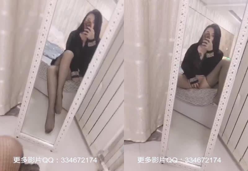 黑絲襪長腿正妹鏡子前自拍腿開開露出粉紅小穴