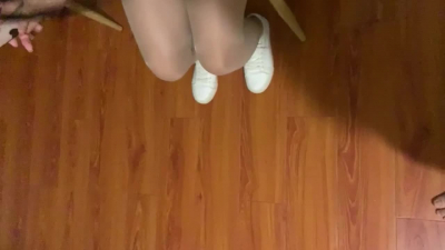 真實偷情非常害羞的人妻，第二部，這次她做了個新發型