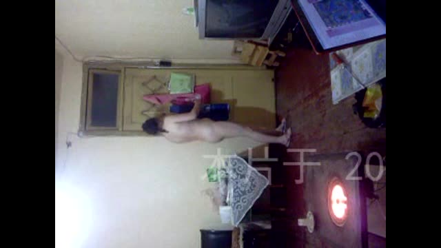 隔壁大妈往肥屄里灌润滑剂 
