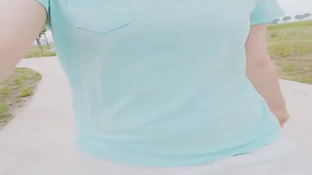 戶外露胸