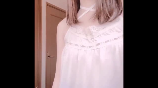 白皙妹妹自揉胸部