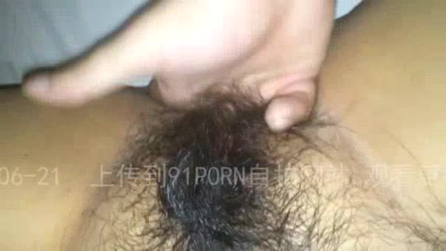 大四骚货 多毛嫩穴 用手玩玩 