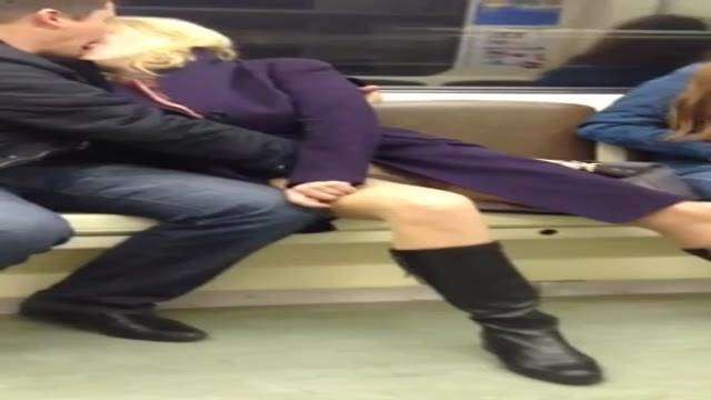 外國直接在捷運上... 