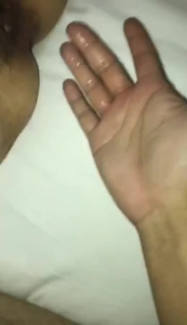 天津露臉，噴水的騷逼，床單都濕了