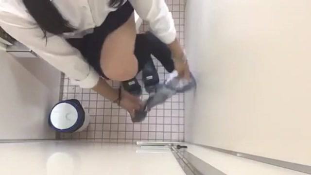 學妹廁所自拍