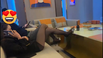小姐姐不僅很open 還把閨蜜帶來