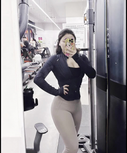 豐乳肥臀的老婆 健完身回家繼續練臀