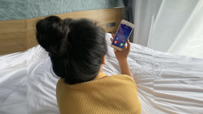 電話，讓男友去買火車票！點贊三百上傳樓道偷操