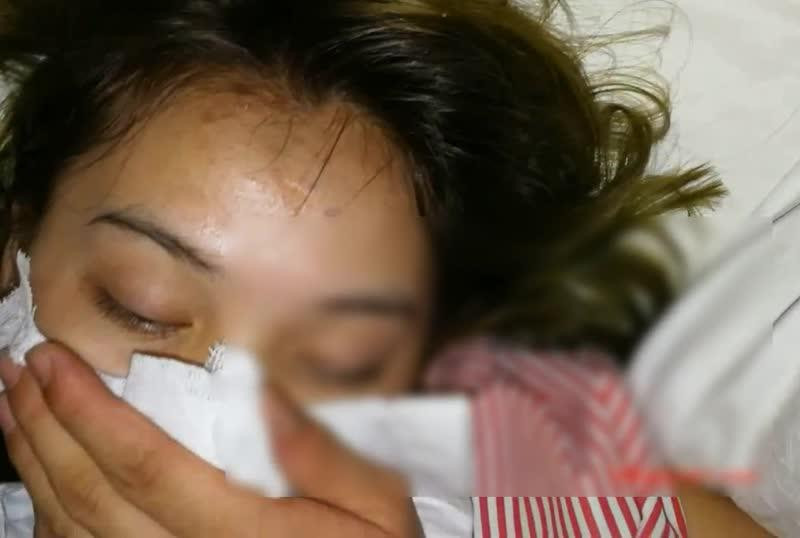 美女小護士不慎被同事灌醉帶到酒店盡情玩弄