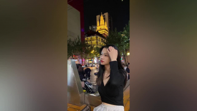 操到一半男友打電話來了..大家一邊尴尬一邊繼續