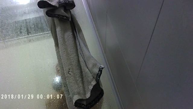 大學騷妹洗澡自拍