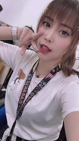 可愛較小妹子的深喉口交好舒服所以我也用大肉幫幹得她腳開開 by adidas