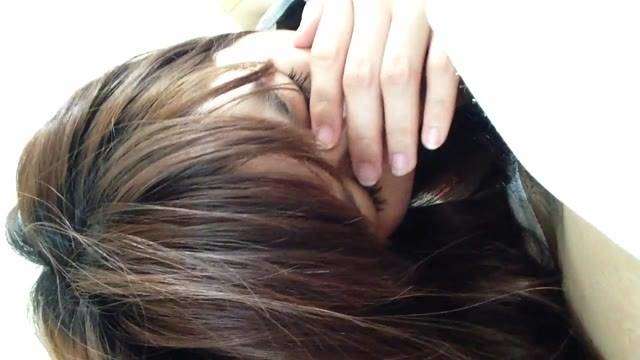 害羞的女友帮我口交 