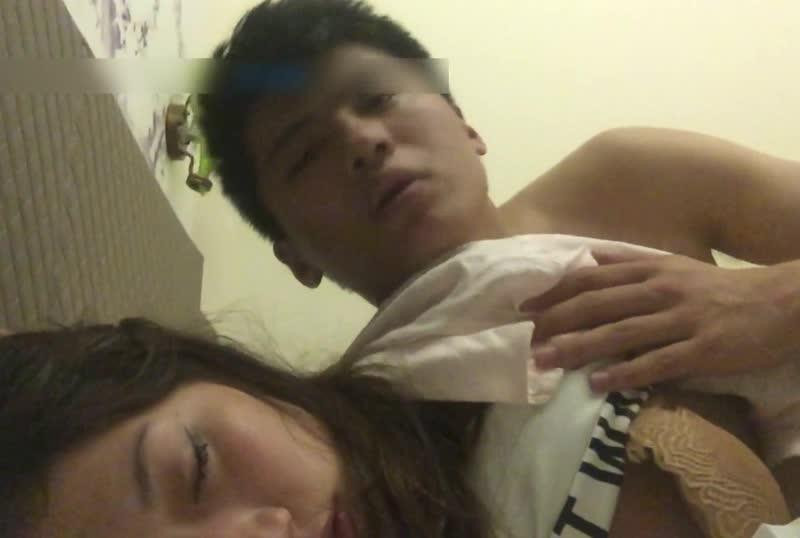 醉操聚會喝醉的漂亮小姨子無套內射趴着狂操揉捏美臀