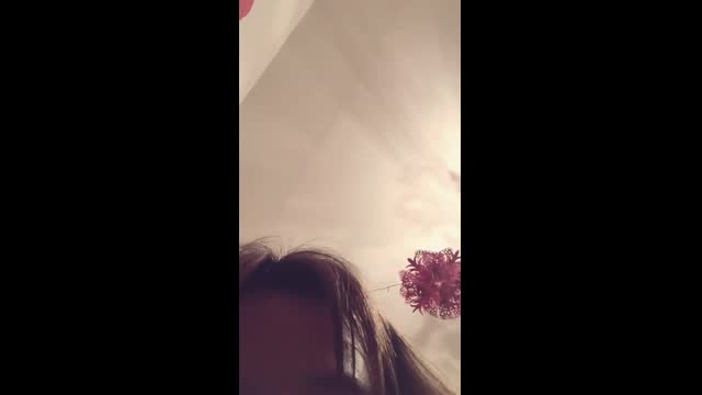 身材姣好妹子和網友玩果聊誘惑媽媽突然殺回家 