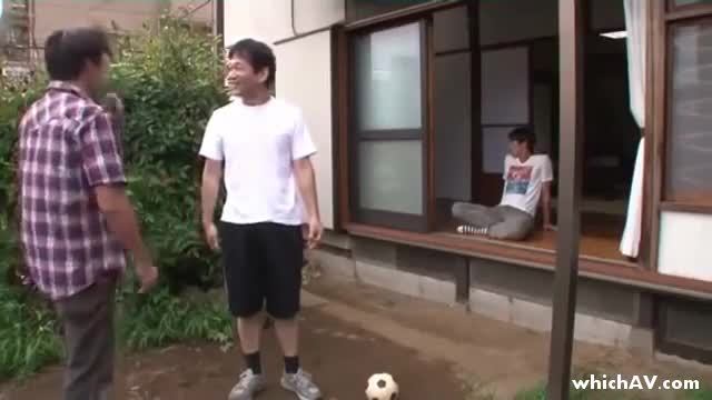 朋友老婆實在太美了...乘朋友出去工作老婆沖涼時我待忍不住.... 