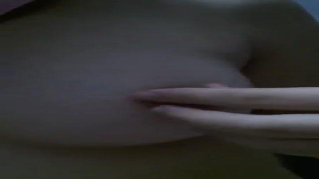 玩玩自己的乳頭