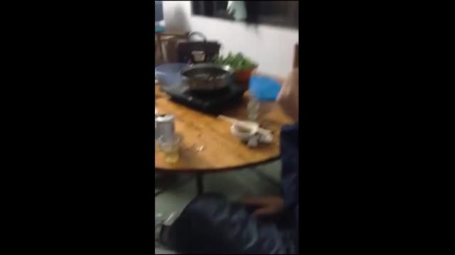 豪爽少妇被高利贷追债 