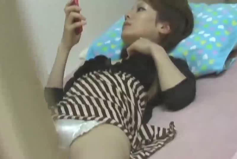 亞洲OL正姊下班回房立馬拿按摩棒自慰隔著內褲濕了