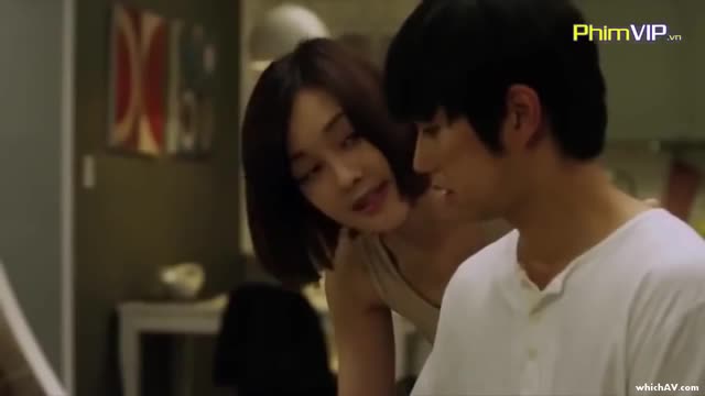 有個這樣的姐姐在家裡真好...不穿內衣換衣服沒關門需要時還會找弟弟...上哪找啊.. 