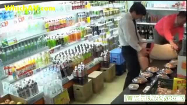 [亞洲素人自拍影片][日本片]奈良某巨乳千金大小姐少婦獨自到超市採買被店員及顧客連首硬上強姦輪暴，在生鮮台上被搞得體無完膚! 