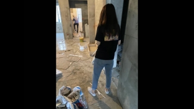 工人裝修，我跟少婦隔壁房間野戰（開頭有紙條認證！認證自拍達人！）