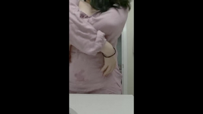 00年36D奶妹妹脫衣+洗澡的小片段