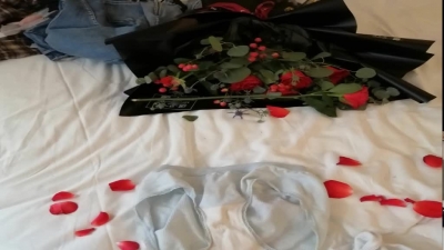 玫瑰花瓣小鮑嫩 嫩 嫩花店小女友