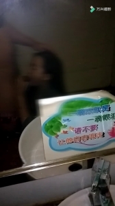微信附近人約到KTV包間來一發聽話人美