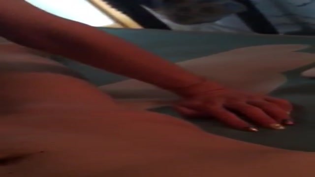 美女吃鸡巴 