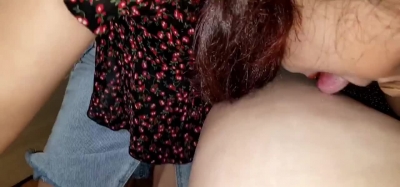 漂亮少婦，老公出差，賴在我家不走，含着雞巴不松開。